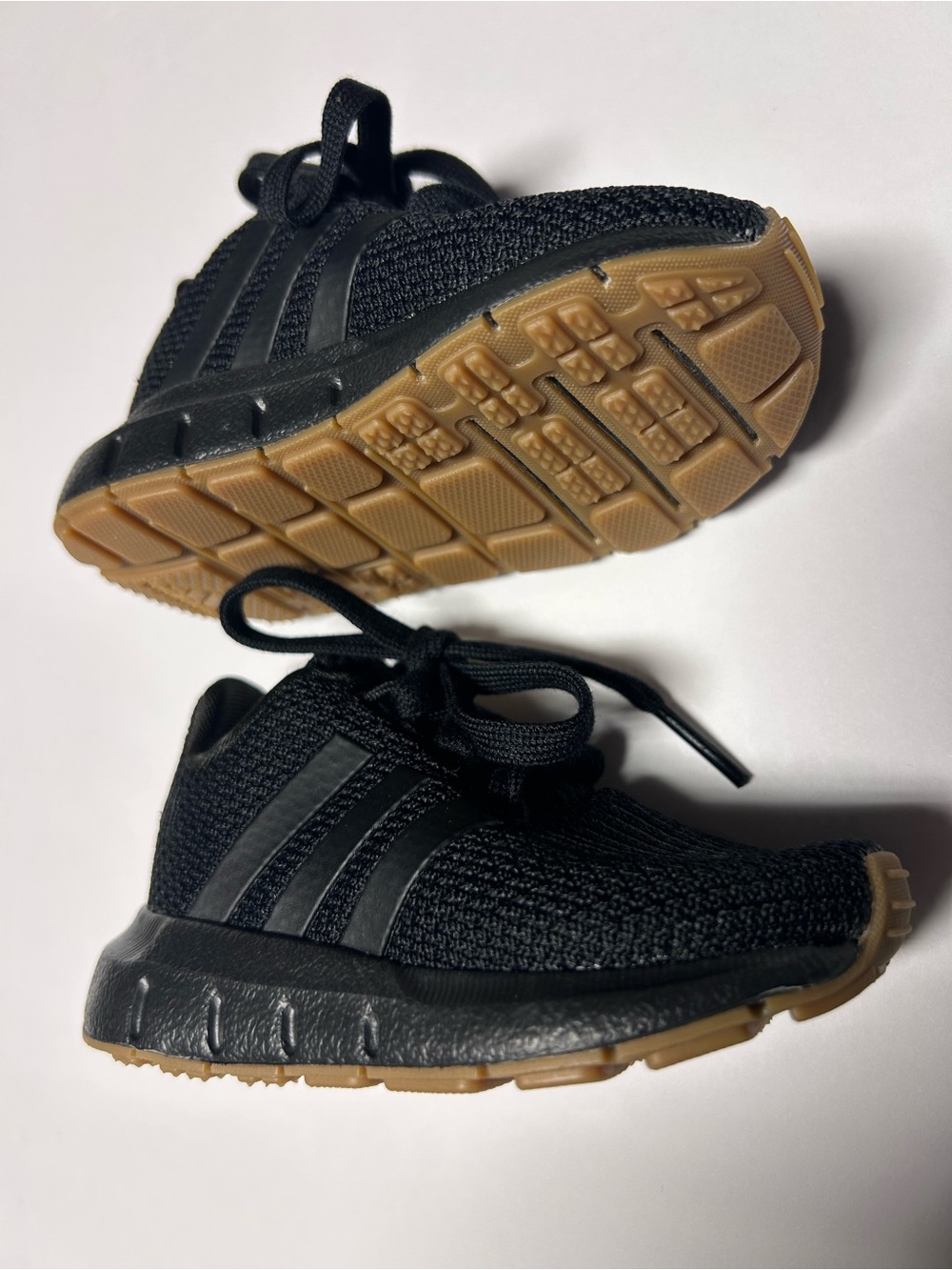 NWOB adidas Kids Swift Run 1.0 Black Gum Sneakers Shoes Infant/Toddler Size 5K